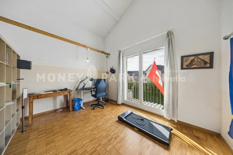 Ampia casa a schiera di 6,5 locali con area circostante e alto comfort abitativo (7)