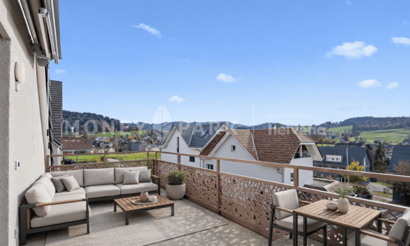 Vivere con una vista ampia - maisonette stilosa sopra i tetti di Bäretswil (9)