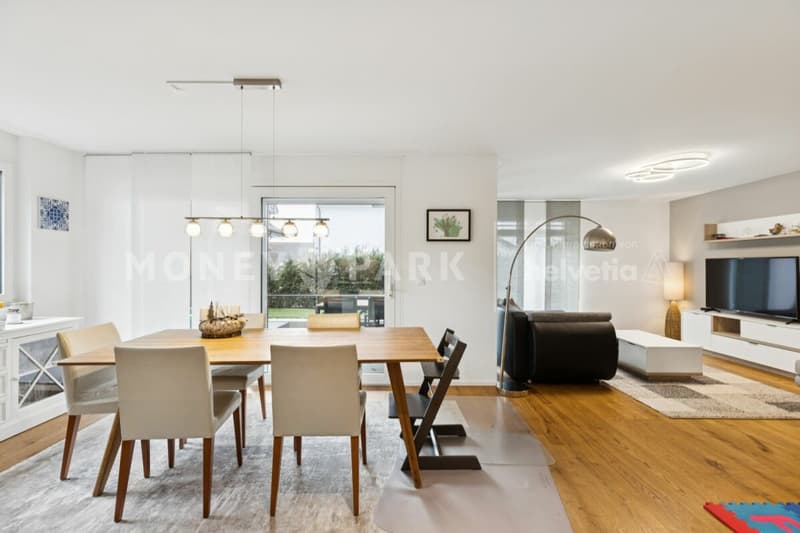 Moderne 4.5-Zimmer-Wohnung im Erdgeschoss (2)