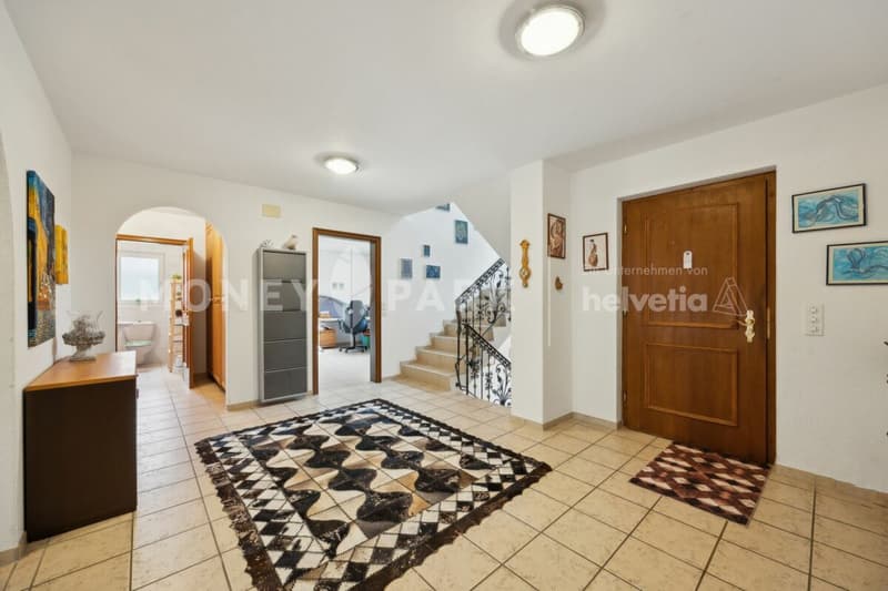 Exklusive 6.5-Zimmer-Villa - zeitlos und mit vielen Extras (3)