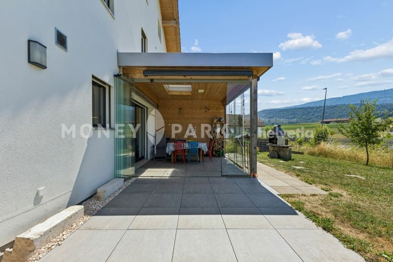 Magnifique propriété de 8 pièces avec hangar technique et quatre garages (17)