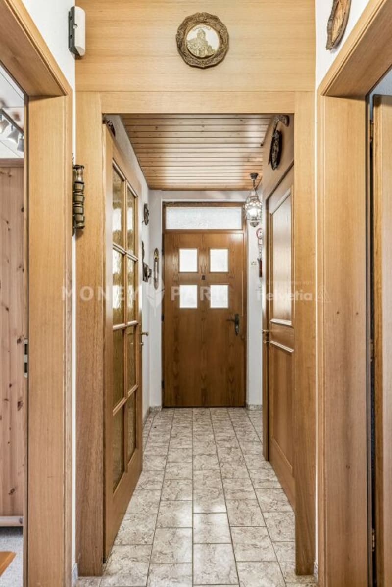 6-Zimmer-Doppelhaushälfte mit viel Potenzial (2)