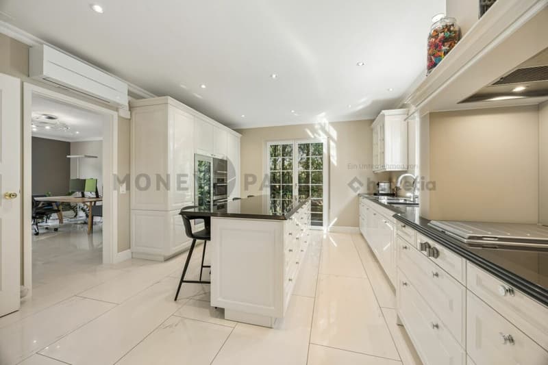 A Sanctuary of Luxury, Privacy and Tranquility (2)