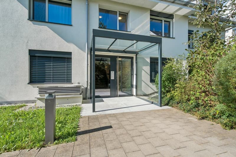 Hochwertige 3.5 Zimmer-Wohnung mit grossem Balkon (12)