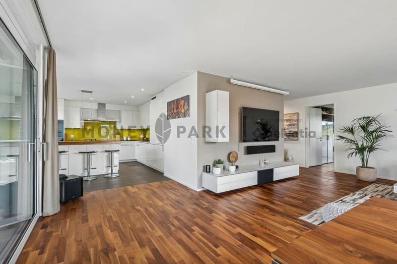 Hochwertige 3.5 Zimmer-Wohnung mit grossem Balkon (5)