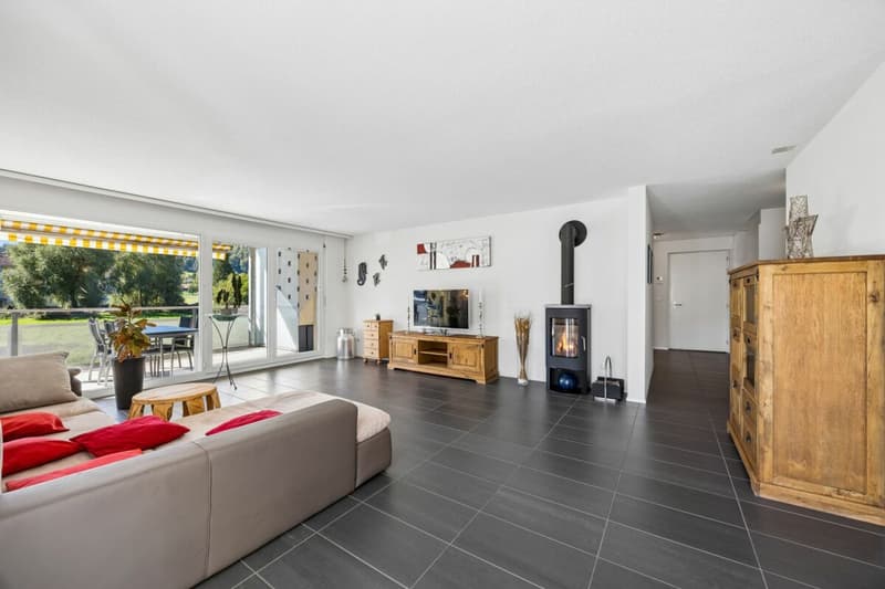 Moderne 4.5-Zimmer-Wohnung mit schöner Aussicht ins Grüne (1)