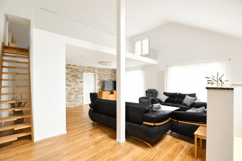 SPACIOUS AND DETACHED SINGLE-FAMILY HOUSE WITH POOL (3)