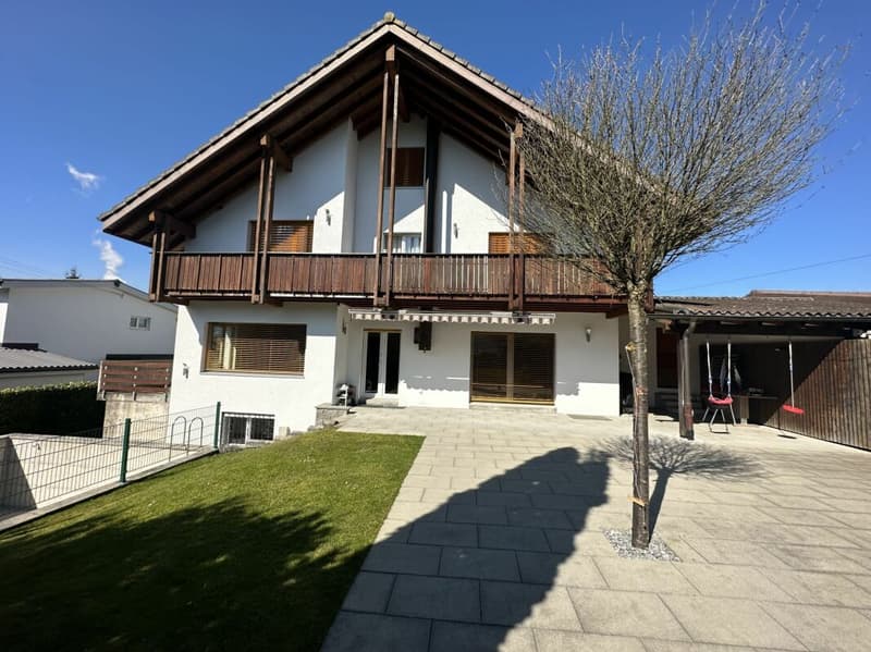 SPACIOUS AND DETACHED SINGLE-FAMILY HOUSE WITH POOL (13)