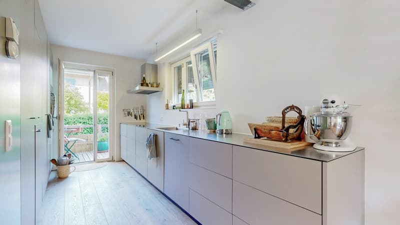 Grosszügiges Wohnen mit traumhaftem Garten im Spiegel! (5)