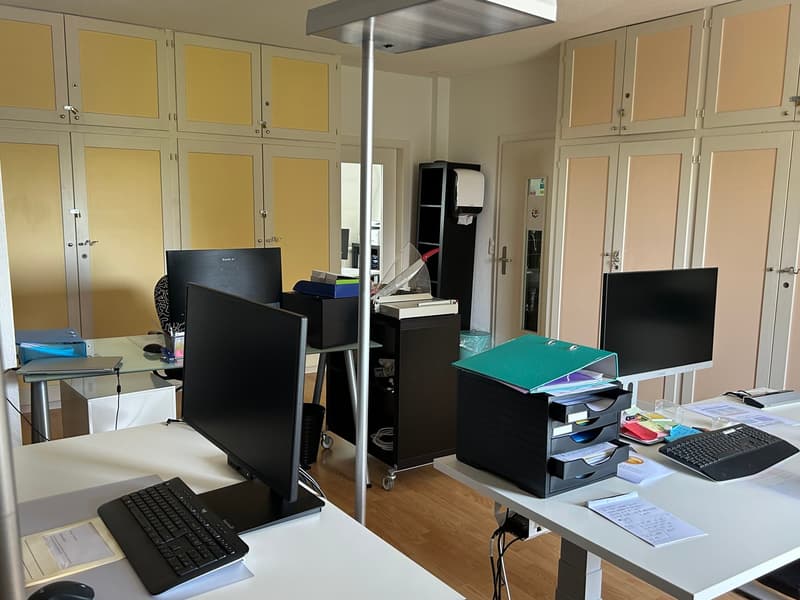 Helles Büro an zentraler Lage in Murten – 4 Zimmer, 78 m² (2)