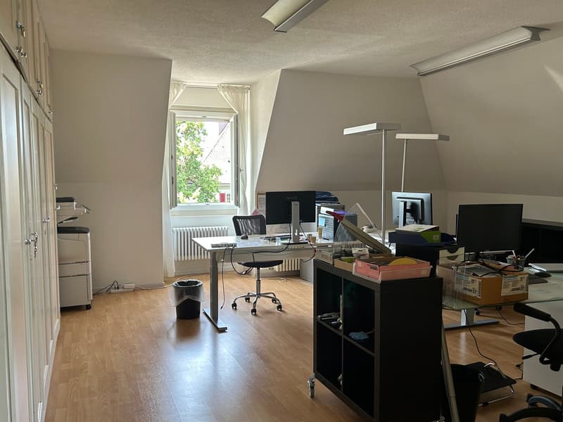 Helles Büro an zentraler Lage in Murten – 4 Zimmer, 78 m² (1)