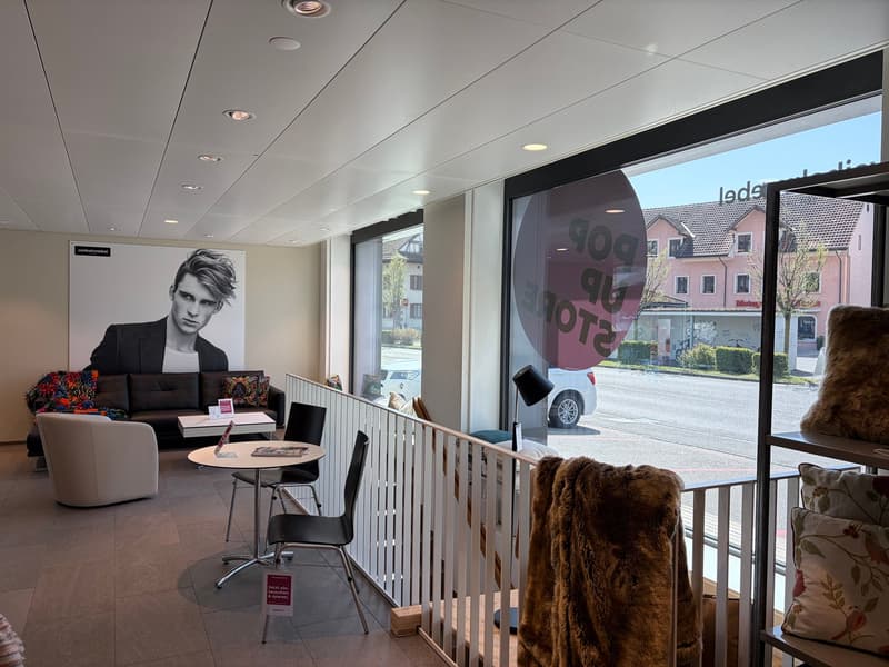 Attractive retail space in prime central location with generous window frontage (5)