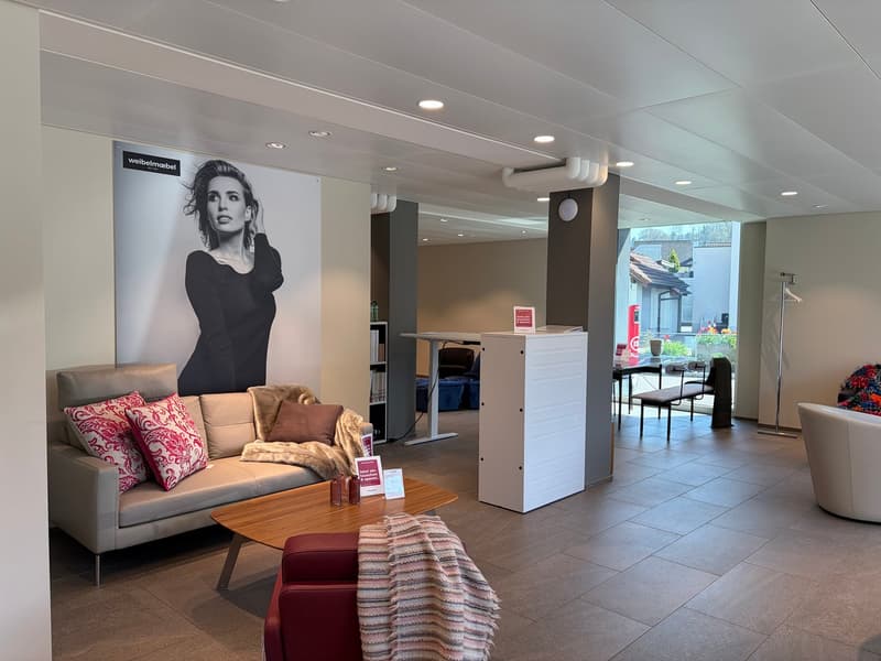 Attractive retail space in prime central location with generous window frontage (4)