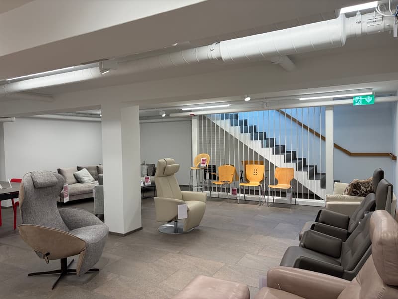 Attractive retail space in prime central location with generous window frontage (8)