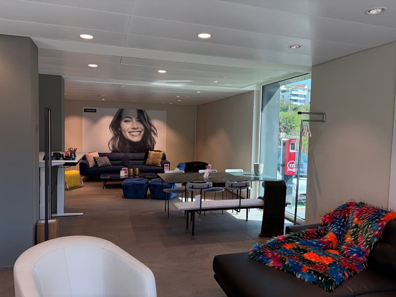 Attractive retail space in prime central location with generous window frontage (6)