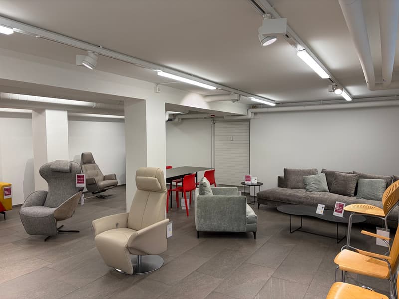 Attractive retail space in prime central location with generous window frontage (9)