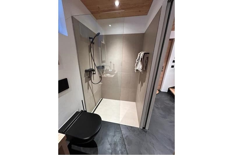 Location de grange à chèvres de 2,5 pièces à Goms (5)
