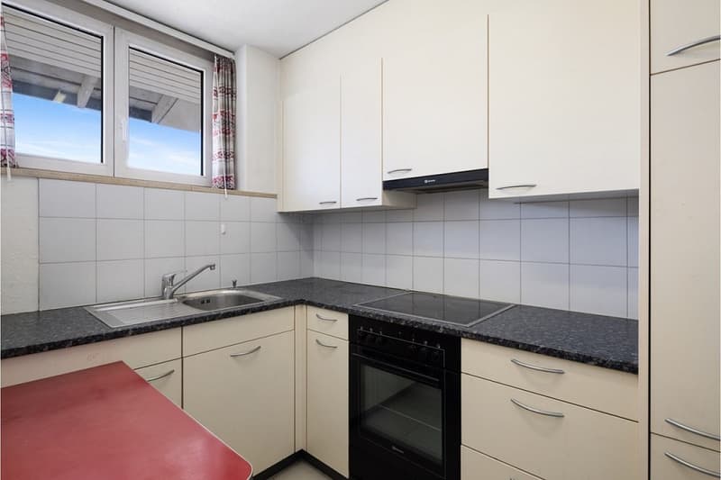 3.5-Zimmer-Dachwohnung mit viel Gestaltungspotenzial (3)