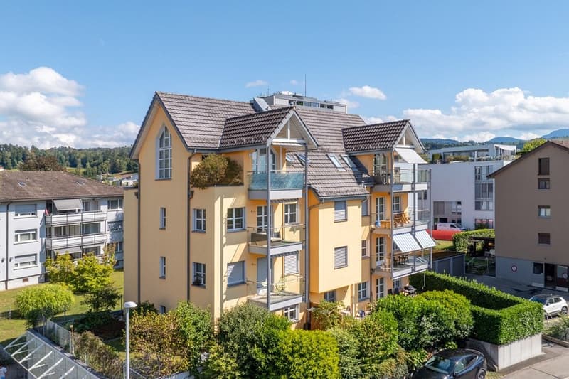 Attraktive 2.5-Zimmer-Wohnung an zentraler Lage in Baar (1)