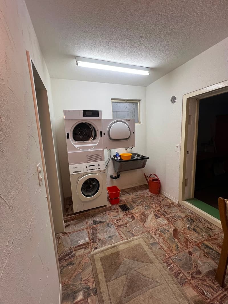 Grosszügiges 9.5-Zimmer-Einfamilienhaus in ruhiger Lage in Kriens (12)