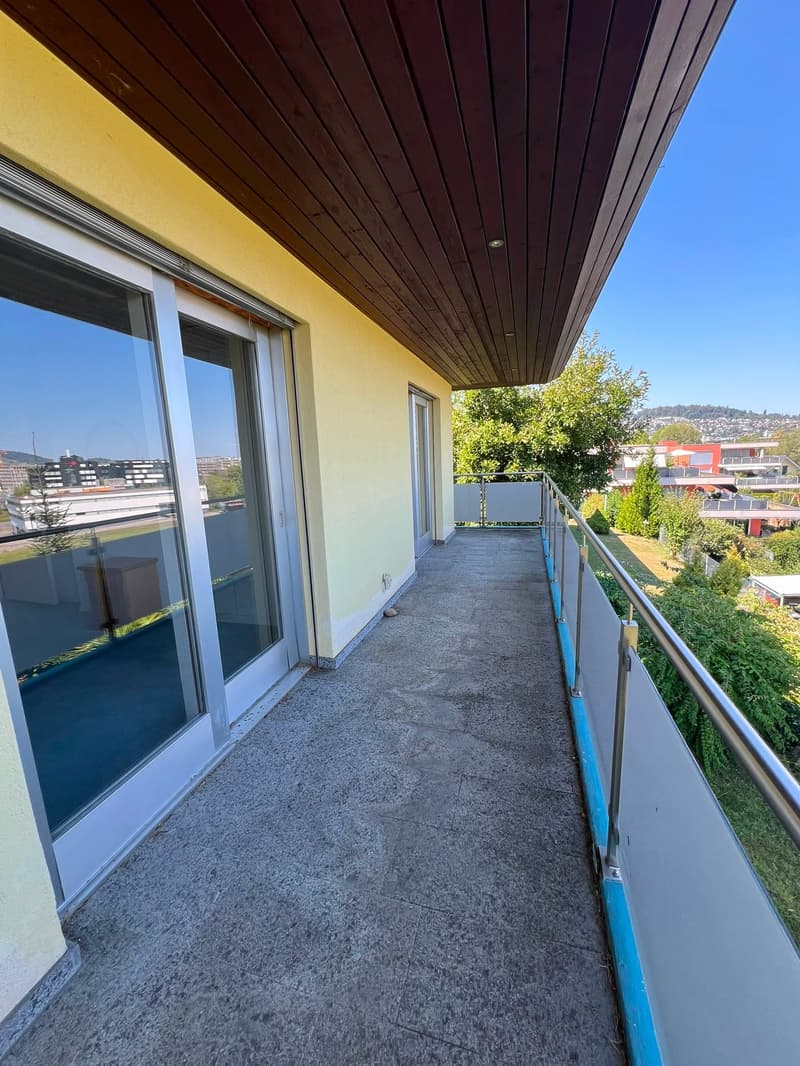 Charmante 3.5-Zimmerwohnung mit Balkon, Terrasse, Garten und herrlichem Bergblick in Kriens (9)
