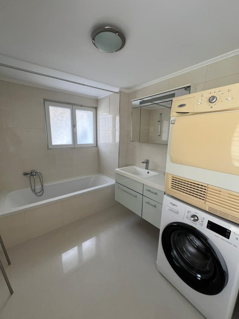 Moderne 3.5-Zimmer-Wohnung mit Wintergarten & grossem Balkon in Stansstad! (8)