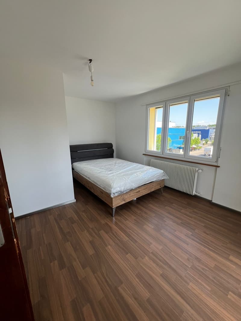Gemütliche 1.5-Zimmer-Wohnung mit Balkon in Dietlikon (2)