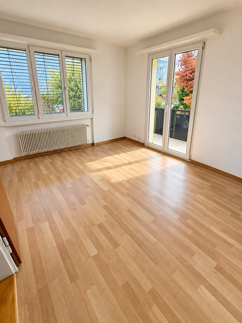 Helles WG-Zimmer mit eigenem Balkon in Dietlikon (1)