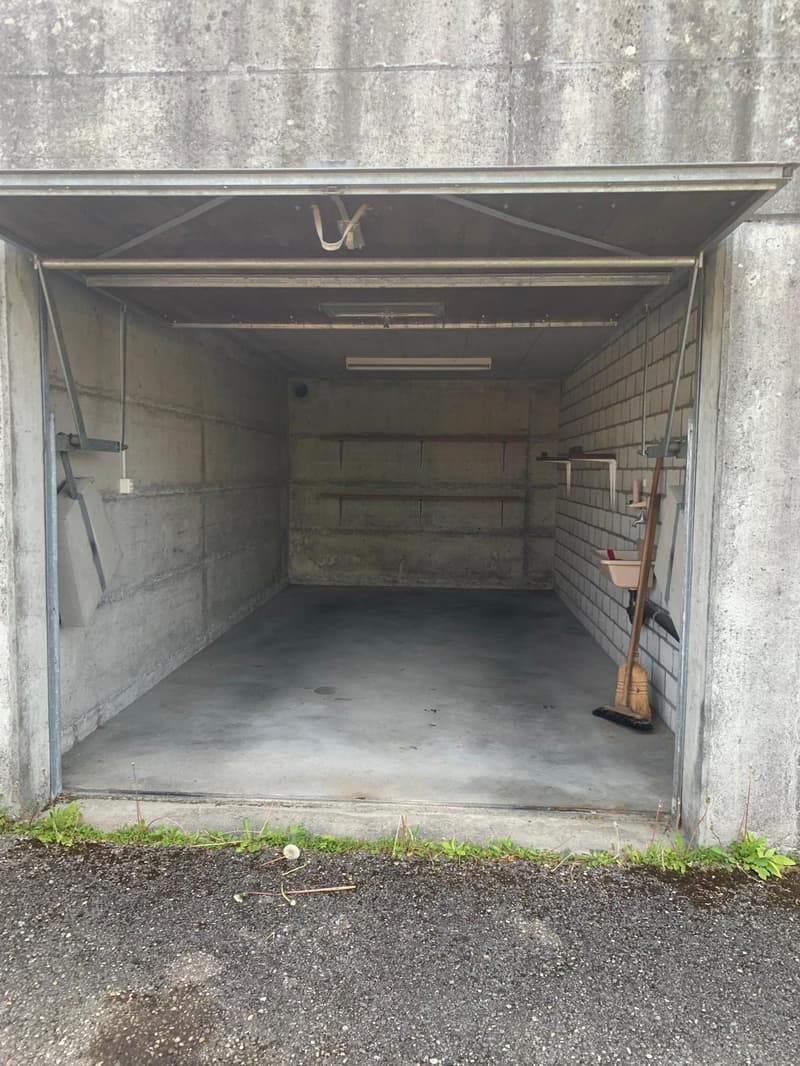 Einzelgarage mit zusätzlicher Parkfläche in Schönenwerd – ab 1. Dezember 2026 (2)