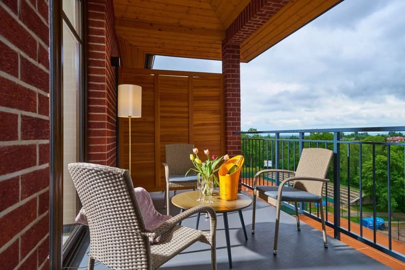 4-STAR HOTEL RESORT WITH TENNIS FACILITIES (10)