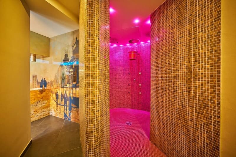 4-STAR HOTEL RESORT WITH TENNIS FACILITIES (20)