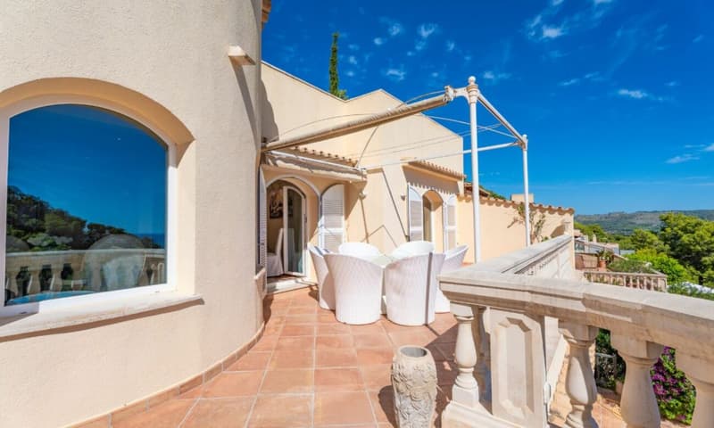 VILLA IN TRAUMLAGE AUF MALLORCA MIT PANORAMA-MEERBLICK (8)