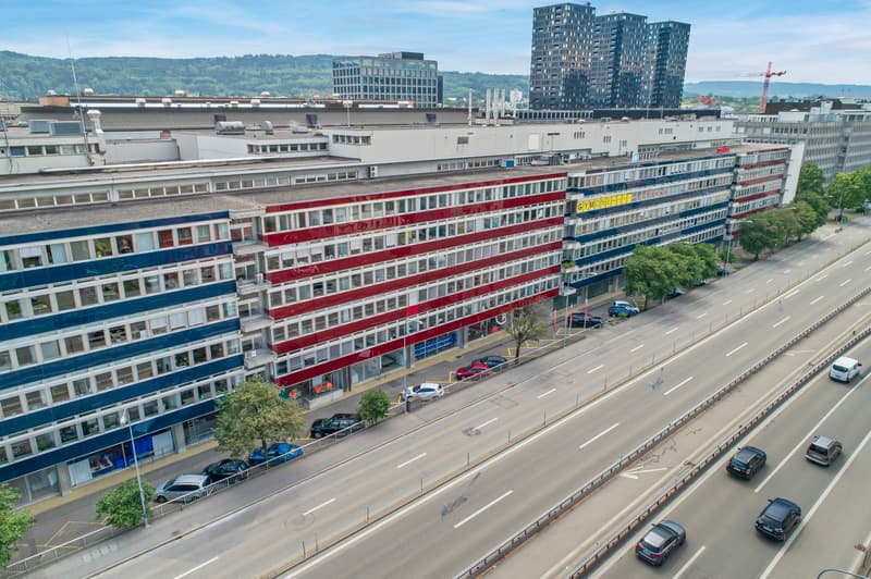 Helle und grosszügige Gewerbe-/Bürofläche an zentraler Lage (1)
