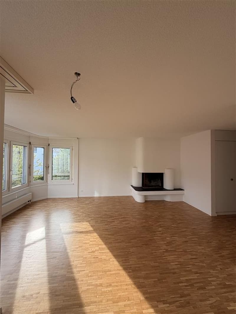 Grosszügige 4.5-Zimmerwohnung  mit Balkon (3)