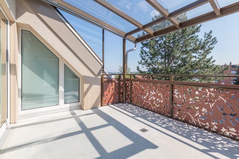 Moderne, lichtdurchflutete Dachwohnung mit Balkon in zentraler Lage in (7)