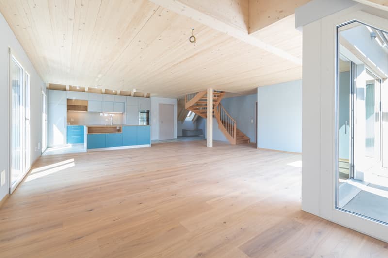Moderne, lichtdurchflutete Dachwohnung mit Balkon in zentraler Lage in (2)