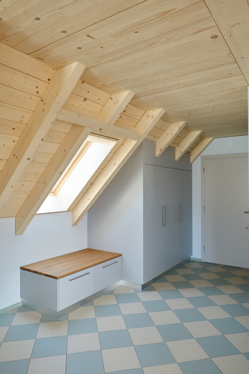 Moderne, lichtdurchflutete Dachwohnung mit Balkon in zentraler Lage in (12)