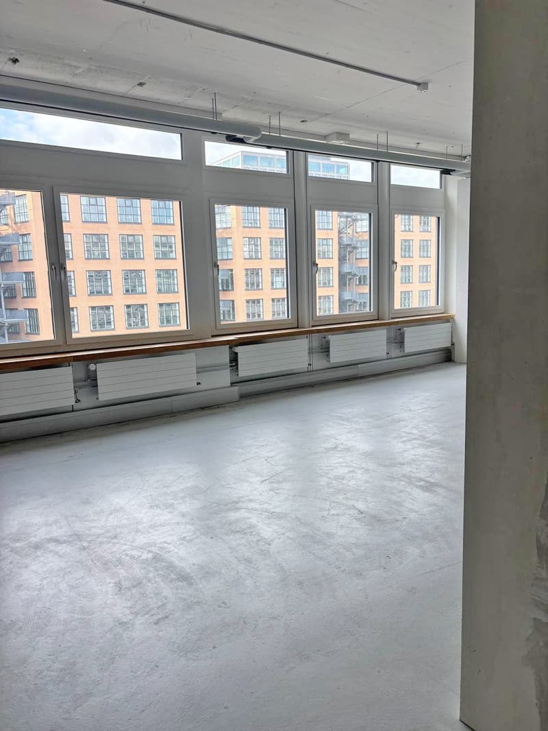 Helle und grosszügige Gewerbe-/Bürofläche an zentraler Lage (6)