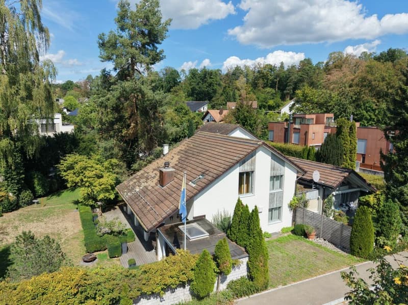 Mehr Freiraum als gewohnt: Grosszügiges Familienhaus an schönster Lage in Bassersdorf (2)