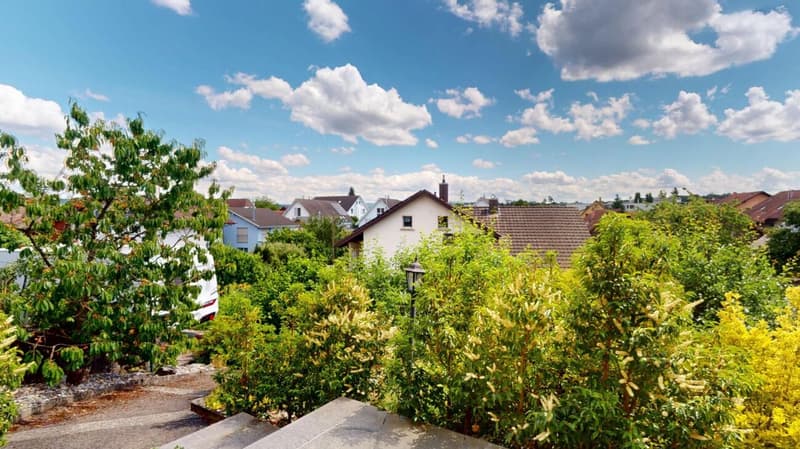 Einfamilienhaus mit grossem Garten und Alpensicht (2)