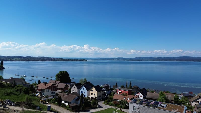 In die andere Richtung eröffnet sich ein Panorama mit den schönsten Sonnenuntergängen, die immer wieder aufs Neue begeistern.