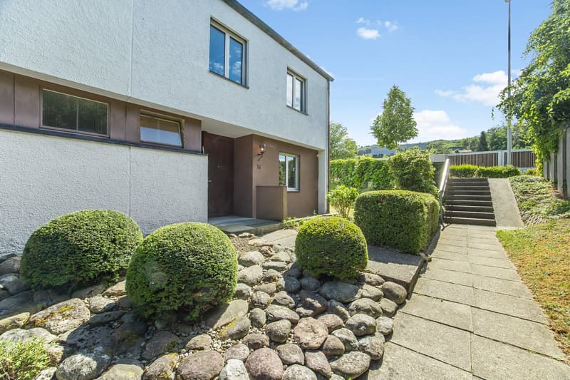 Gepflegte Doppelhaushälfte mit Garten, Wärmepumpe, PV-Anlage und Aussicht (1)