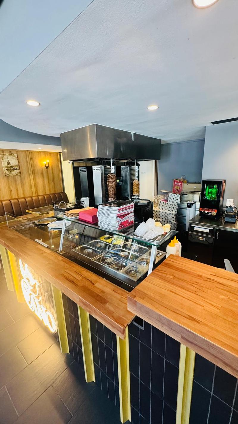 Modernes Café/Restaurant-Lokal am Rapidplatz in Dietikon – 150 m², sofort verfügbar (4)