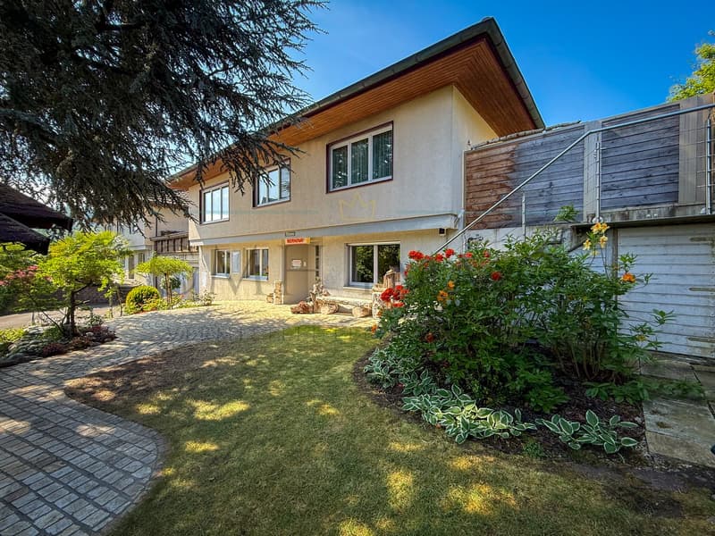 7.5-Zimmer-Einfamilienhaus mit Solaranlage, Einliegerwohnung und traumhaften Garten (2)