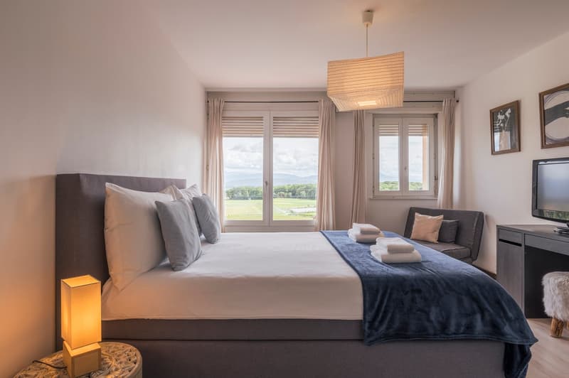 Grande chambre meublée 35 m² avec vue sur le lac, 4 km de Nyon, contrat de 6 mois (1)