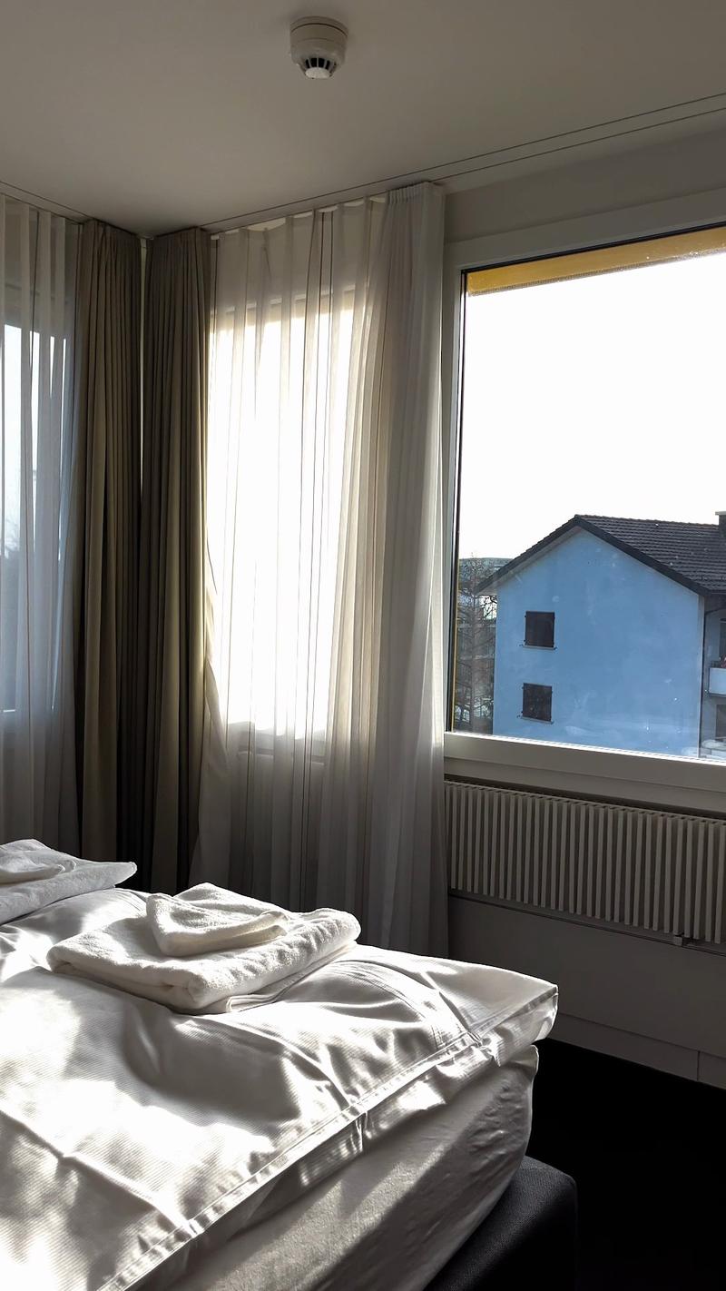 Sky Suite Glattbrugg mit Balkon, Aufenthalt 30 bis 89 Nächte (2)