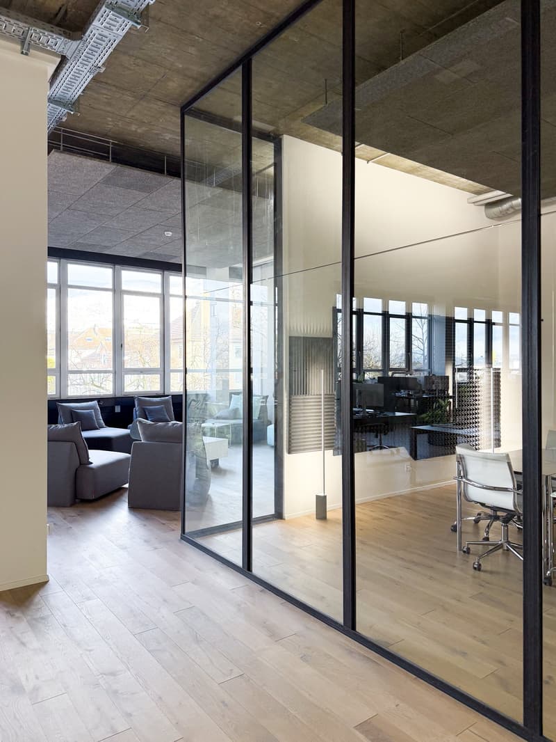 Modernes und helles Büro direkt an der Aare mit 393 m² zur Nachmiete. Helles Loft mit 3.75m Raumhöhe (10)