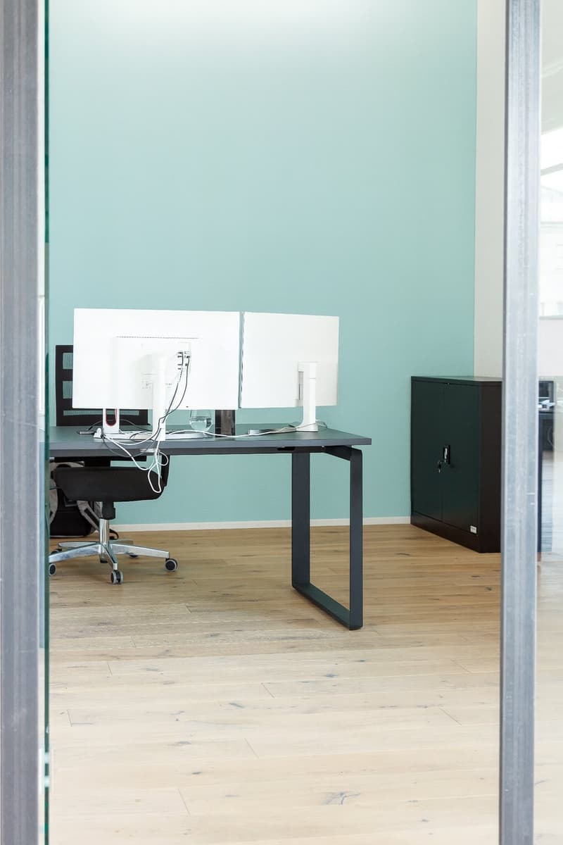 Modernes und helles Büro direkt an der Aare mit 393 m² zur Nachmiete. Helles Loft mit 3.75m Raumhöhe (1)
