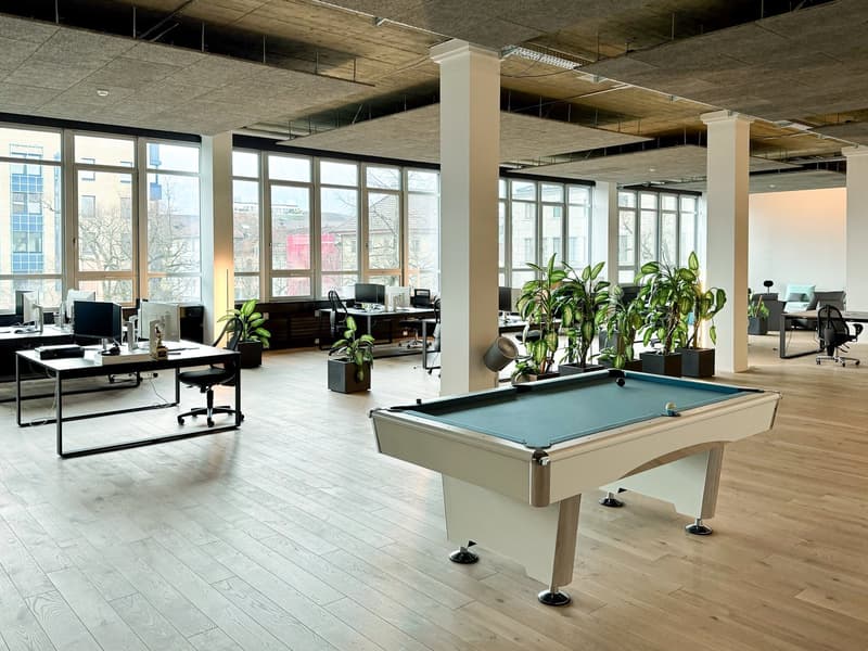 Modernes und helles Büro direkt an der Aare mit 393 m² zur Nachmiete. Helles Loft mit 3.75m Raumhöhe (5)
