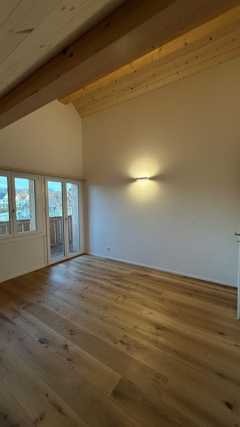 Bel et grand appartement de 4,5 pièces sous les combles avec confort moderne (4)